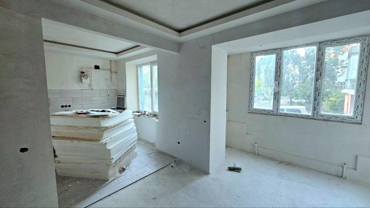 🔔Продается 3-х комнатная квартира в г. Свердловске.🔔 ❗Адрес: кв. 60 лет СССР, д. 12, 1 этаж. Площадь 60,2 кв.метра 💼Идеальный вариант для жизни или бизнеса. Стеклопакеты - тройное стекло, входная дверь - антивандальная, идеальная планировка, индивидуальное электроснабжение, межкомнатные стены из инновационног...