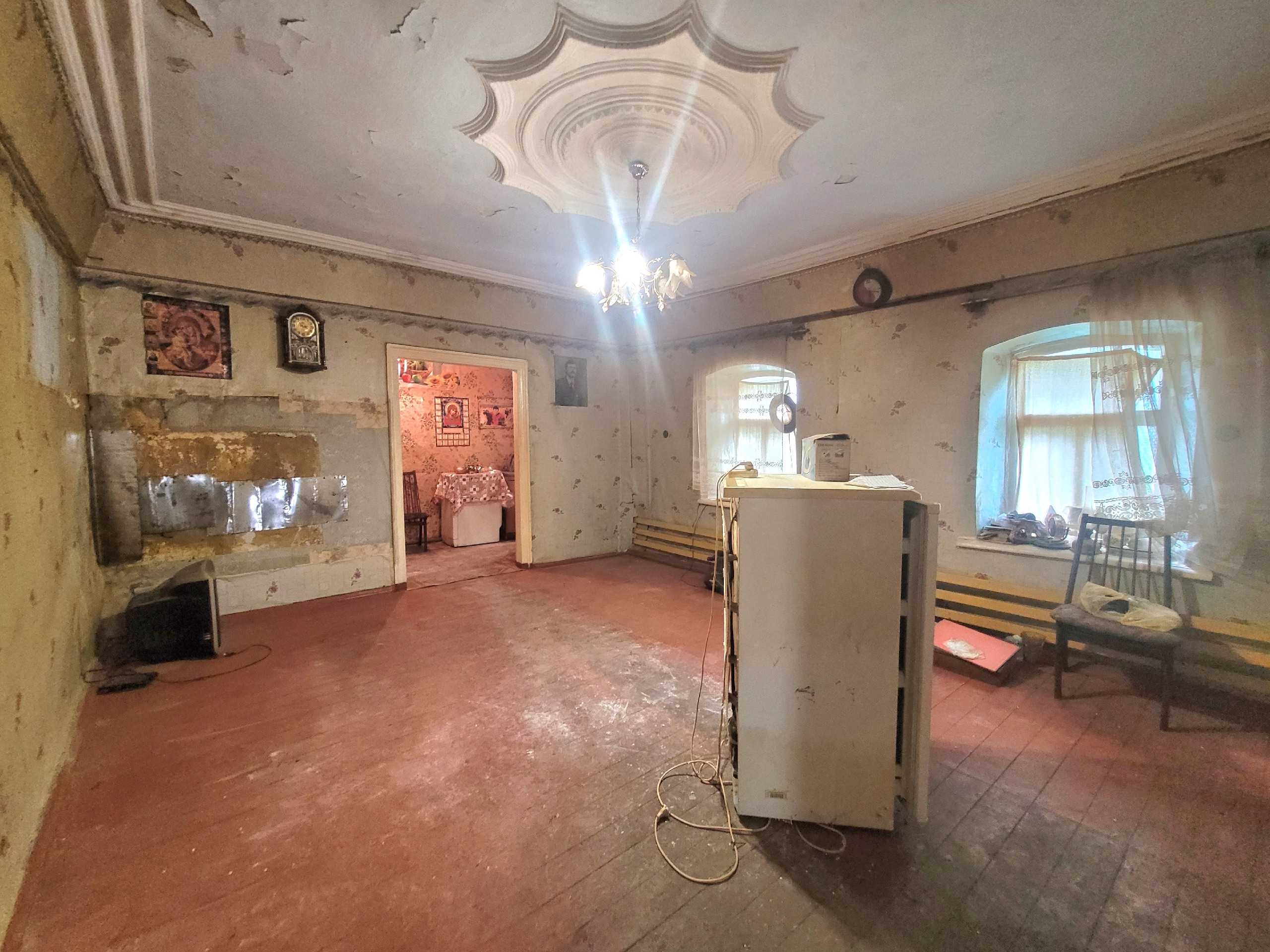 🏠 Продам часть ветхого домостроения в центре Луганска 📍 Адрес: ул. Московская, центр города 📐 Площадь: 22,4 м² 🛏 2 комнаты Отопление: газовый котел Коммуникации: свет, вода Туалет на улице Есть возможность выкупить полностью дом недорого. 🚶♂️ Рядом центр города и вся инфраструктура. 💰 Цена: 1 800 000 ₽ 📞 Тел...