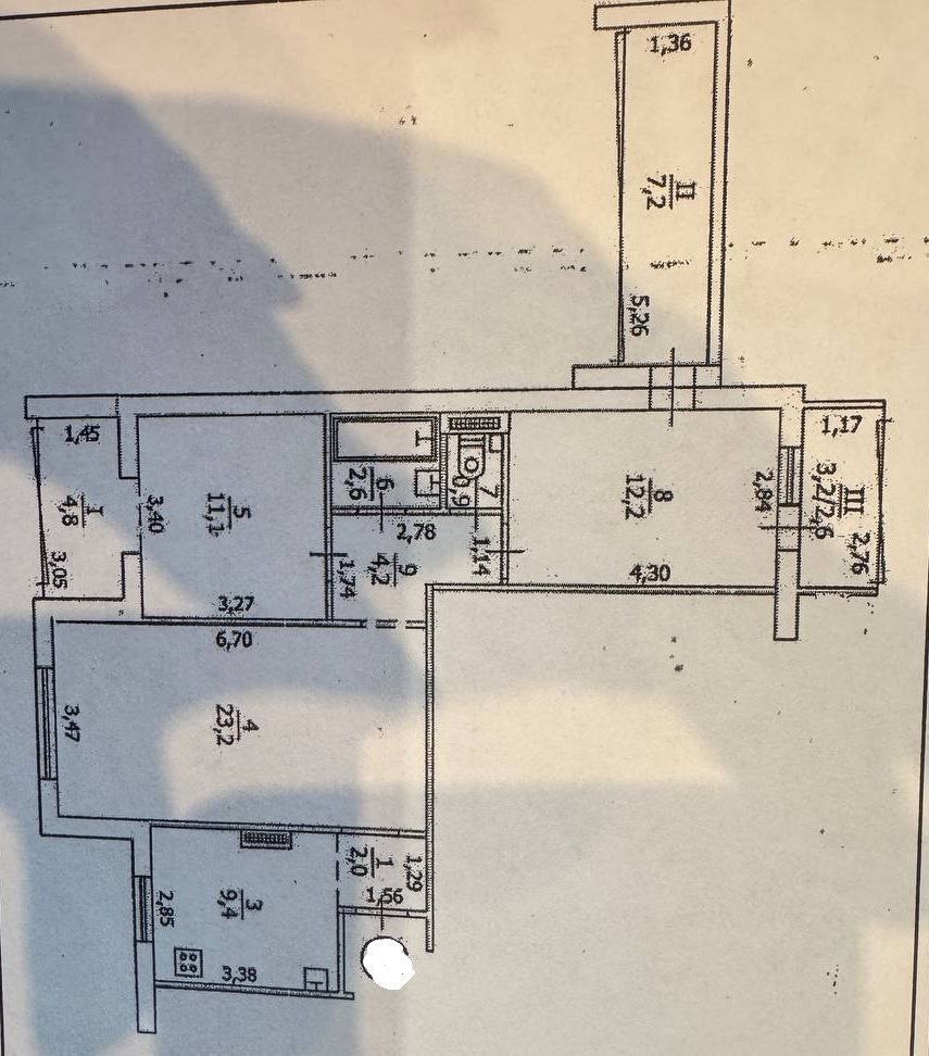Срочно. Продам 3к квартиру, 1й Микрорайон, кооперативный дом, 9/9 эт. Крыша в порядке, над квартирой техэтаж. Площадь 80,2/46,5/9,4 кв.м., застекленные балкон и лоджия. Красивый вид на город. Хороший, качественный, современный ремонт, новая эл.проводка, система очищения воды, на кухне пол с подогревом, во все...