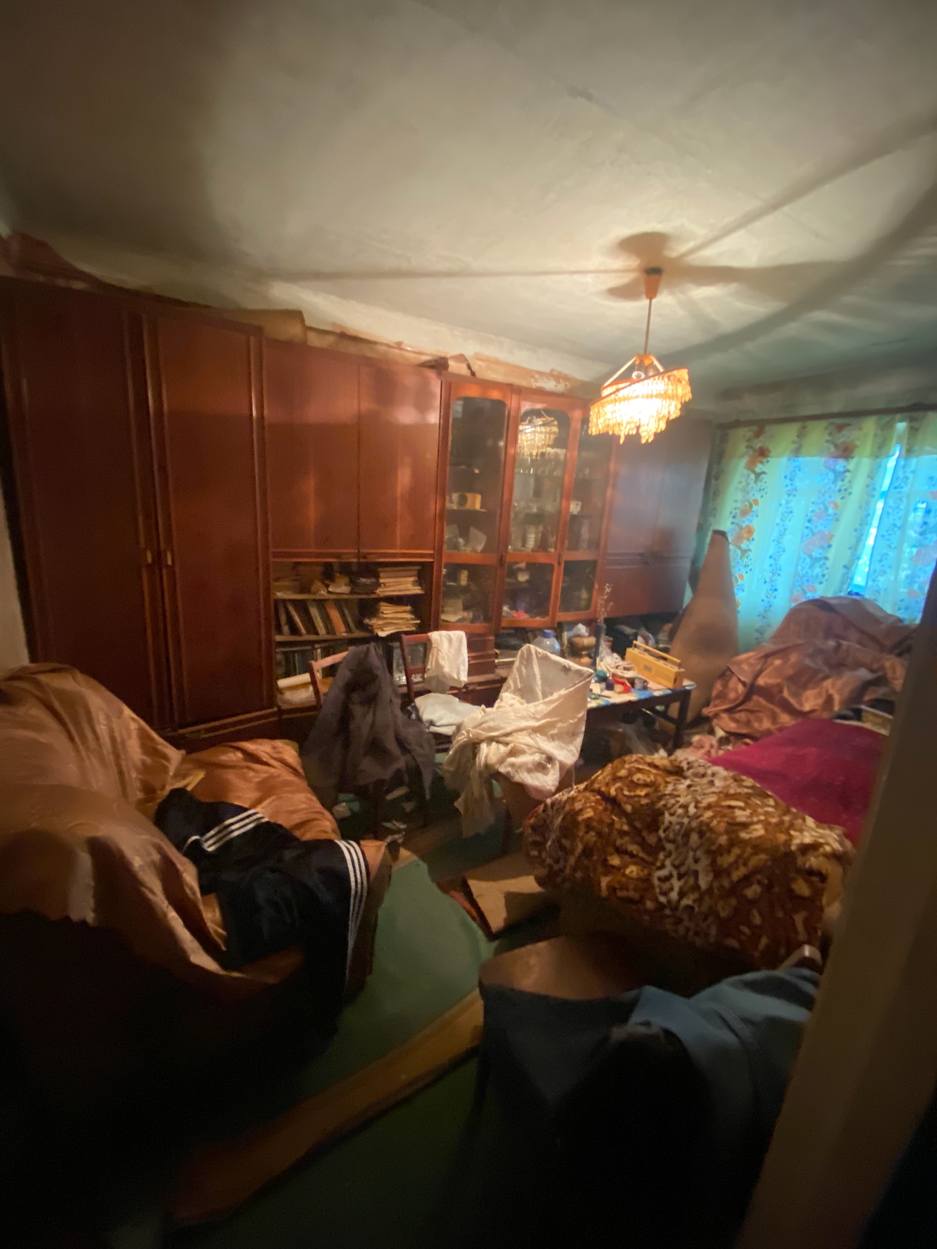 Продам квартиру 350 тысяч, находиться Алчевск цена подарок срочная продажа, квартира на Ордене не приватизирована за подробностями +79592075456 Или лс